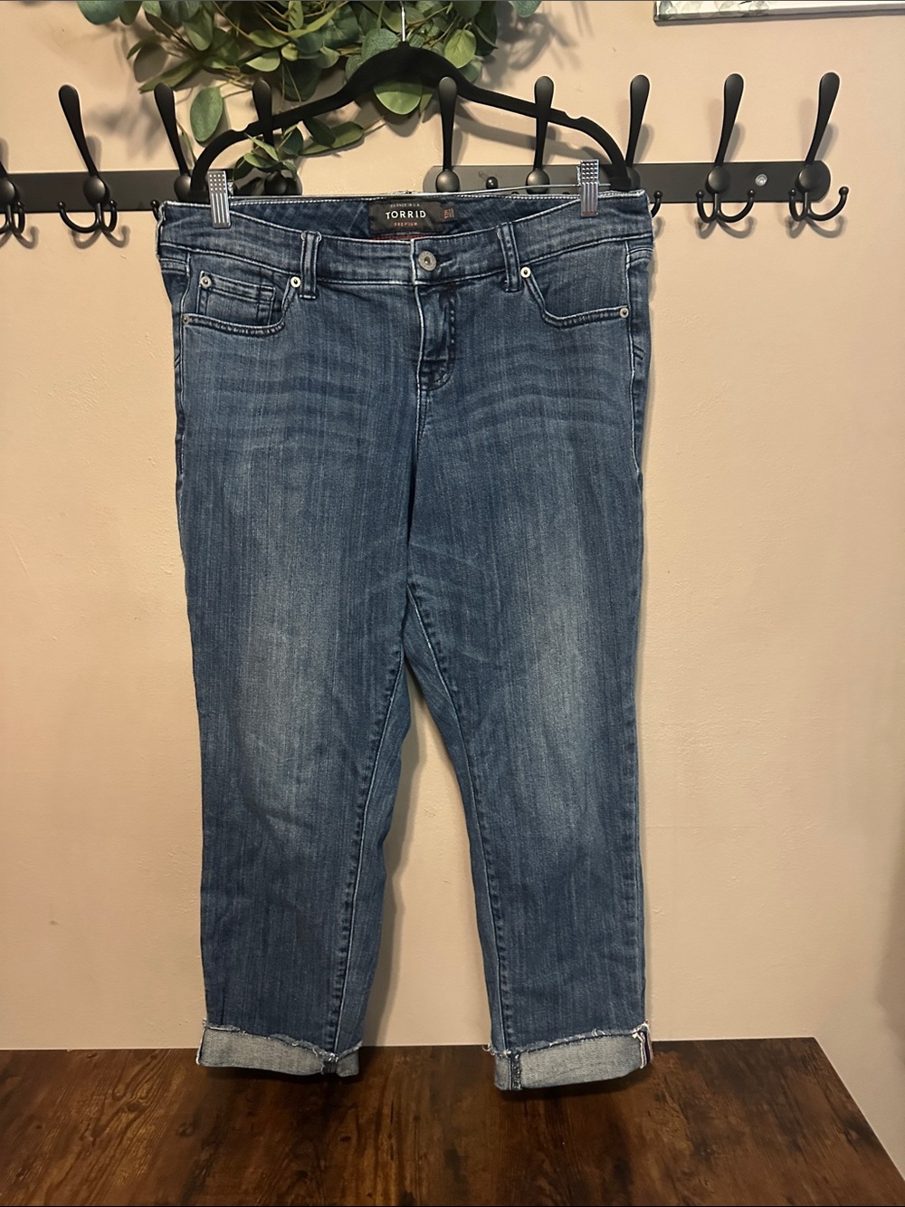 torrid Medium Blue Cropped Straight-Leg Jeans